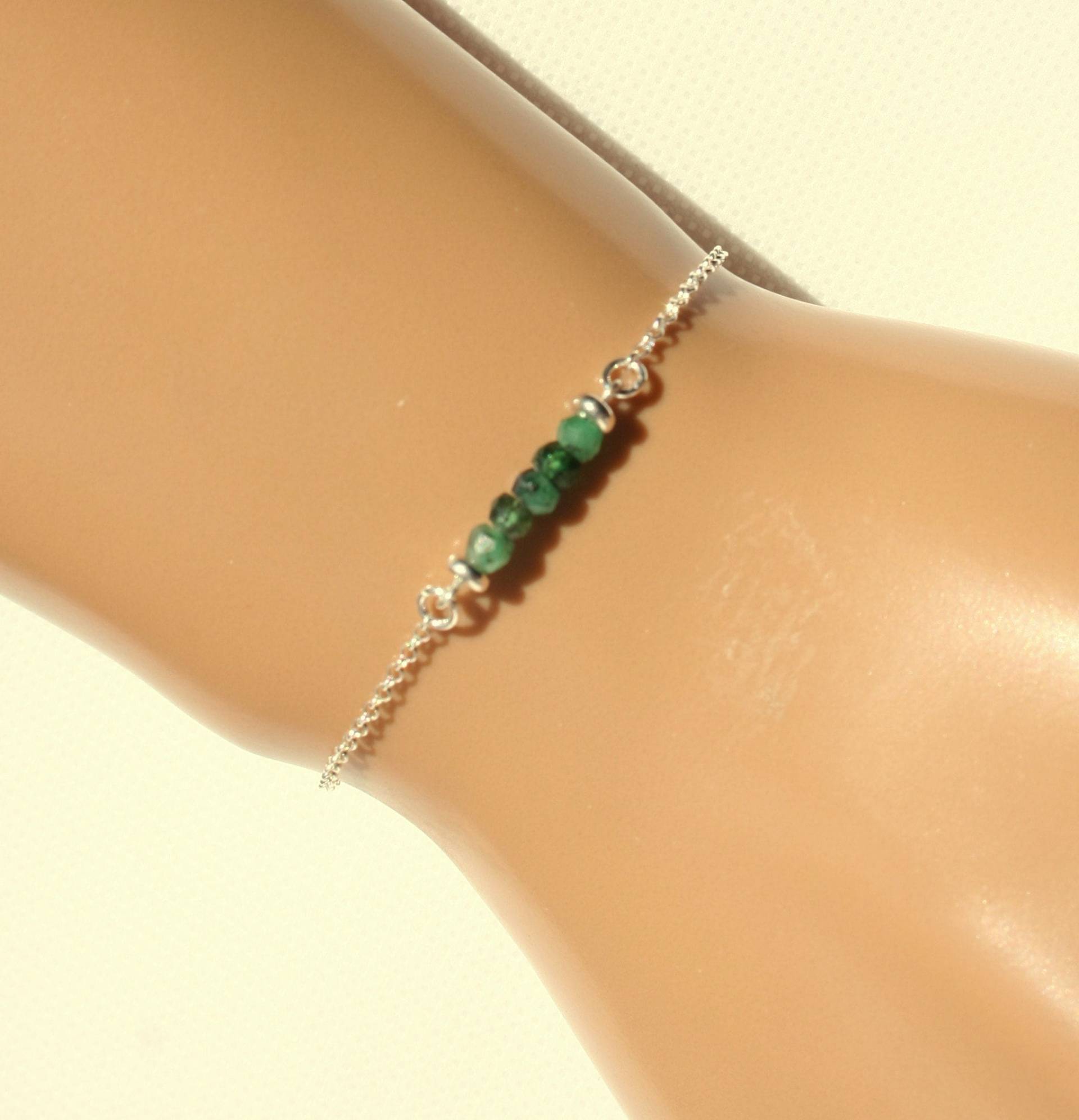 Smaragd Armband, Winzige Echte Sterling Silber Mai Geburtsstein Geschenk, Schmuck Geschenk Für Sie von GabyJewellery