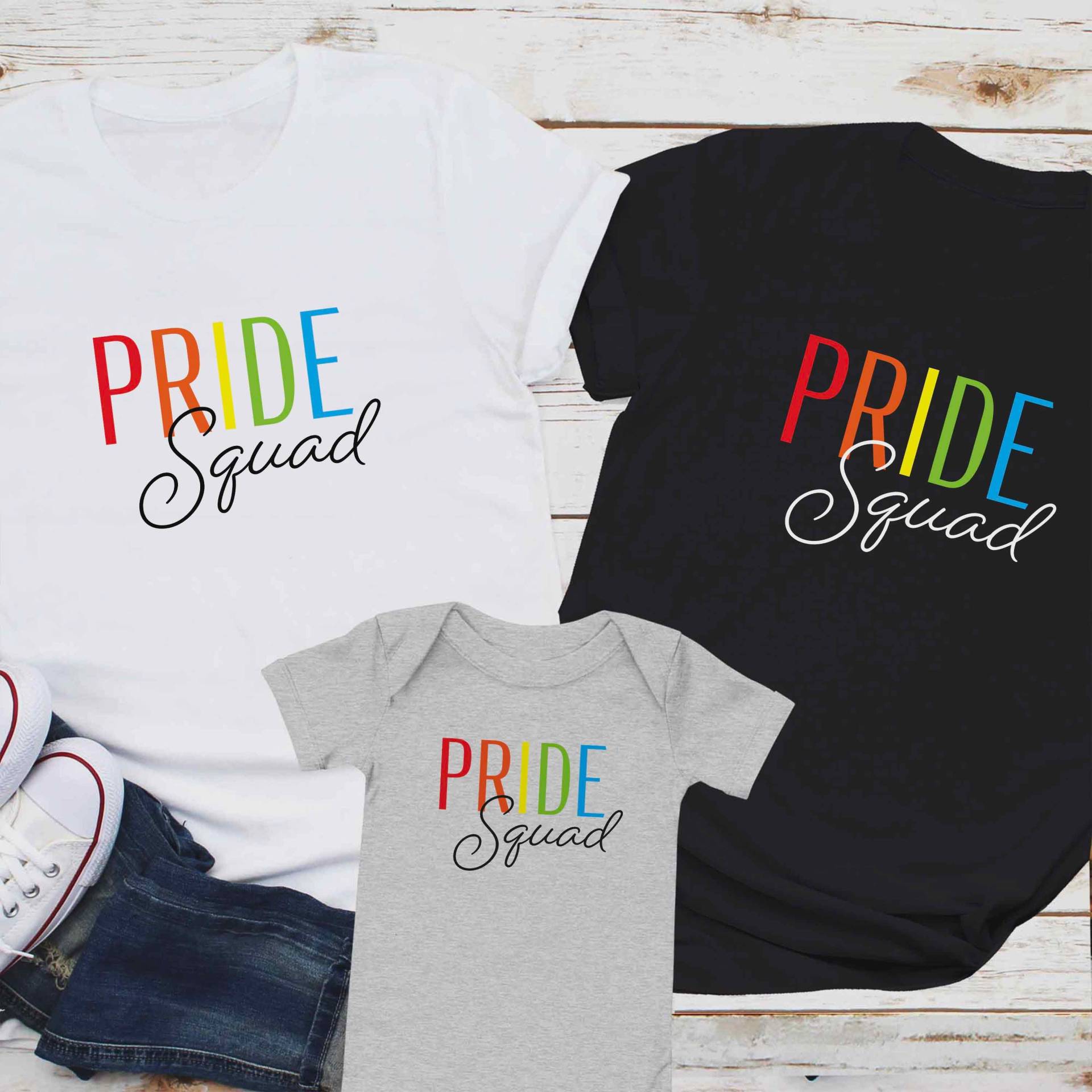 Lgbtq Family Pride Squad Regenbogen Passendes Shirt, Lesben Zwei Mom Month T-Shirt, Gay Baby Bodysuit, Dad Same-Sex Eltern Kid Top von GabyandTali