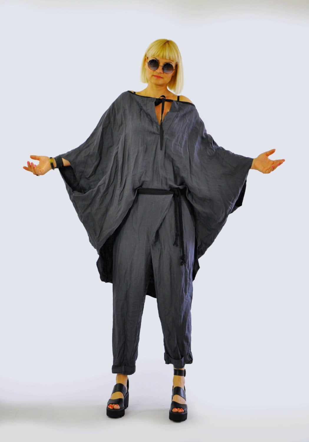 Plus Size Leinen Tunika, Damen Kleidung, Lose Tunika Grau, Fledermaus Extravagante Oversize von Gabygaclothes