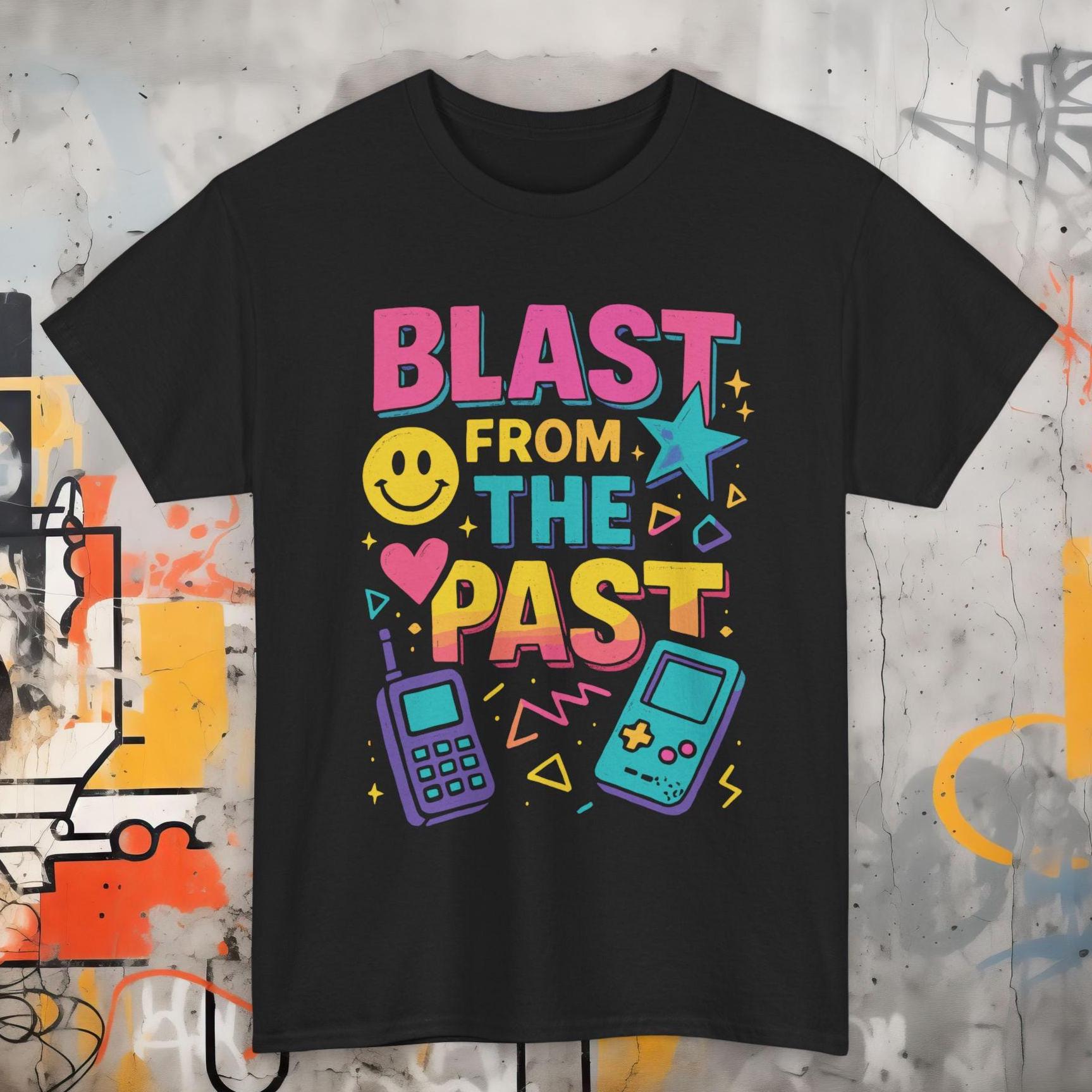 Blast From The Past T-Shirt - Buntes Retro 90Er Jahre Grafik-T-Shirt | Vintage Nostalgie Shirt Mit Smileys & Spielkonsole Lustiges Throwback Geschenk von Gadgetalicious