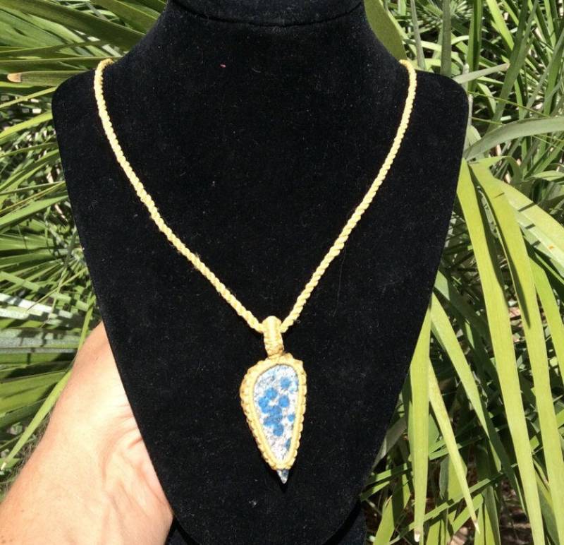 K2 Granit Und Azurit Makramee Anhänger 54 cm von GadsdenGem