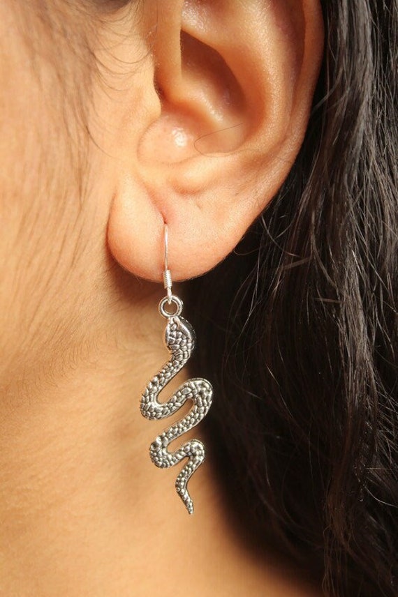 Schlangen Ohrringe Antik Silber, Gothic Hängeohrringe, Schmuck, Silber Statement Ohrringe, Hexen Look Schlangen Ohrringe Antik Silber, Gothic Hängeohrringe, Schmuck, Silber Statement Ohrringe, Hexen Look von Gaealia