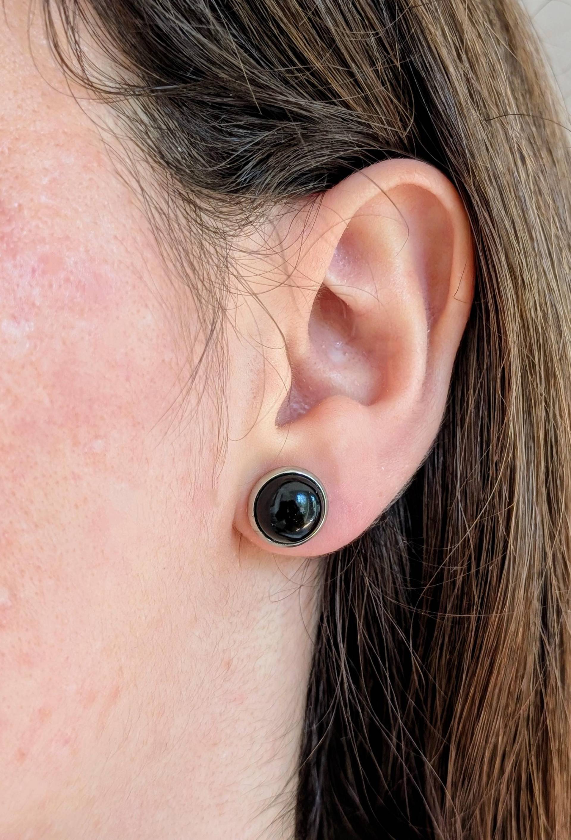 Schlichte Kleine Schwarze Ohrstecker Aus Hochwertigem Edelstahl Mit Achat-Edelstein-Cabochon, Elegant, Minimalist, Everyday, Unisex, Chic Schlichte Kleine Schwarze Ohrstecker Aus Hochwertigem Edelstahl Mit Achat-Edelstein-Cabochon, Elegant, Minimalist, Everyday, Unisex, Chic von Gaealia