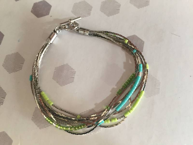 Die Armband 8 Stränge Und Diese Blauen Grünen Perlen Die Armband 8 Stränge Und Diese Blauen Grünen Perlen von GaelleAtelier