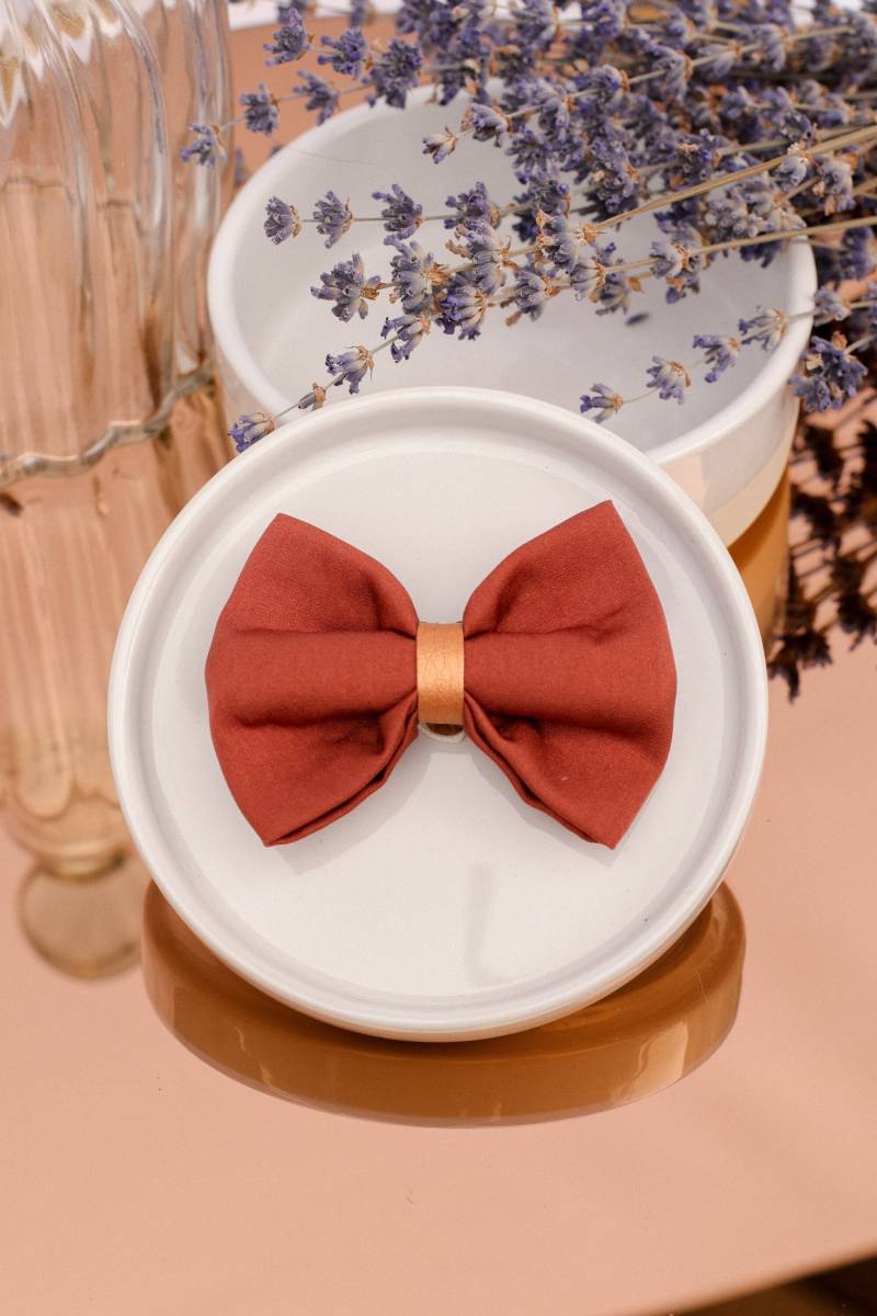 Braune Schleife Zum Aufstecken Und Mittelteil Aus Kupferfarbenem Kunstleder von GaelleHayme