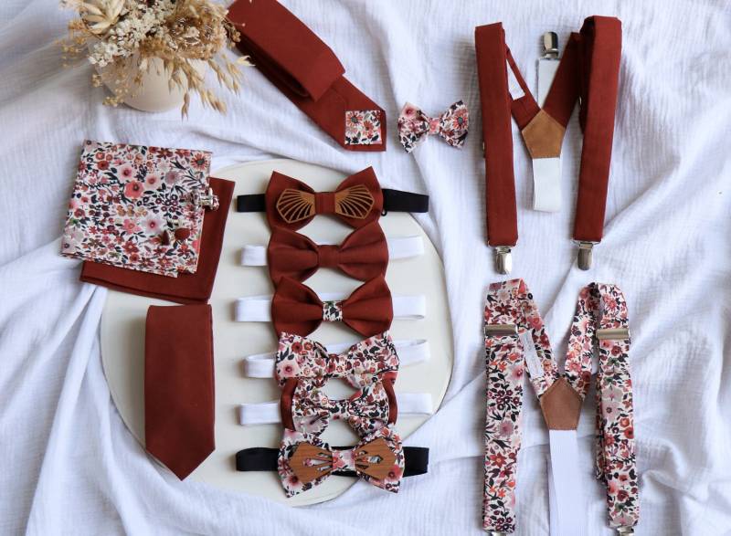 Dresscode Für Terrakotta-Blumenmänner Einzel-, Doppel-, Holzfliege. Krawattentaschen-Hosenträger, Manschettenknöpfe, Zeugen Oder Gäste von GaelleHayme