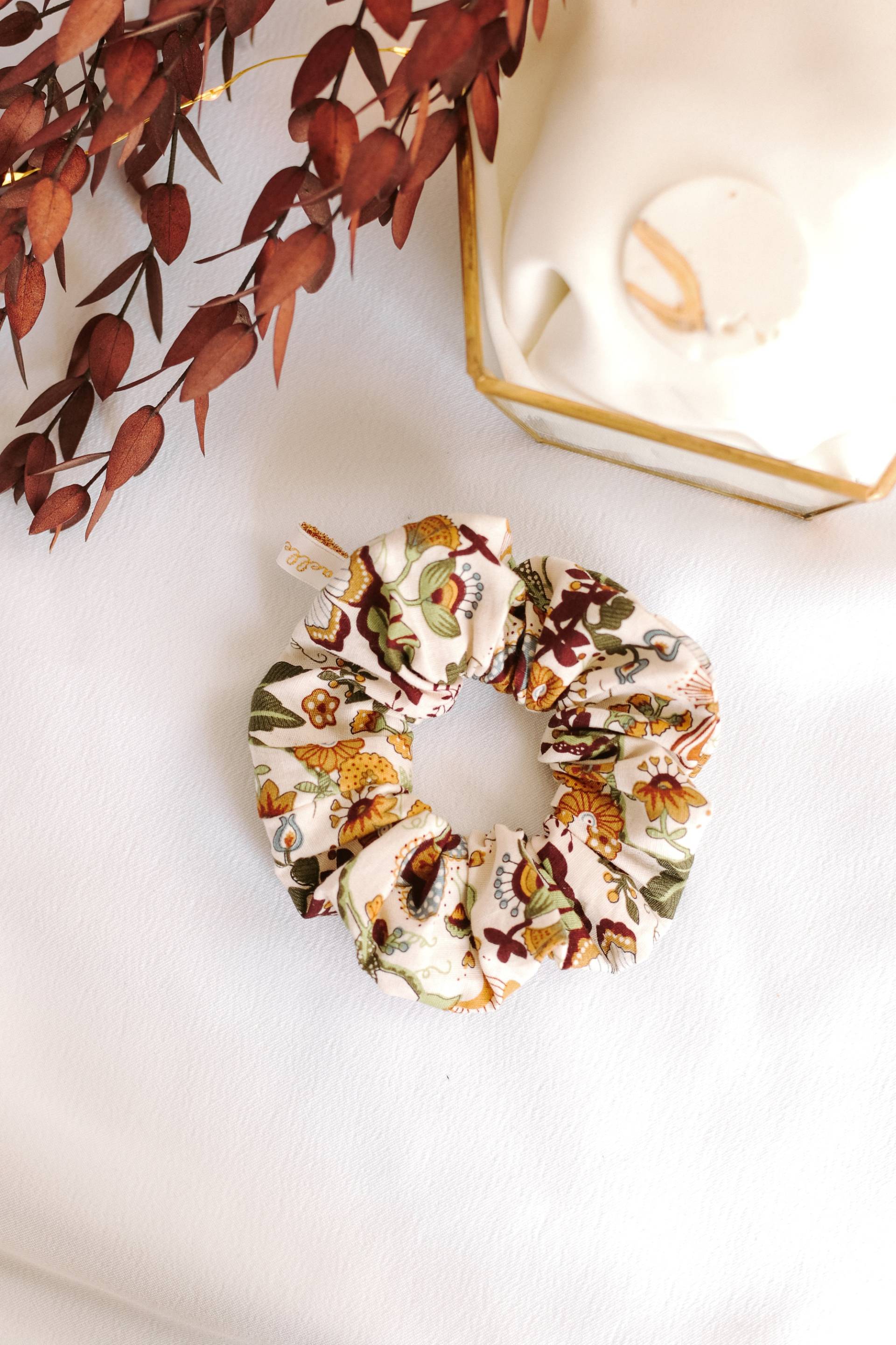 Grün-Braunes Scrunchie Mit Herbst-Print Grün-Braunes Scrunchie Mit Herbst-Print von GaelleHayme