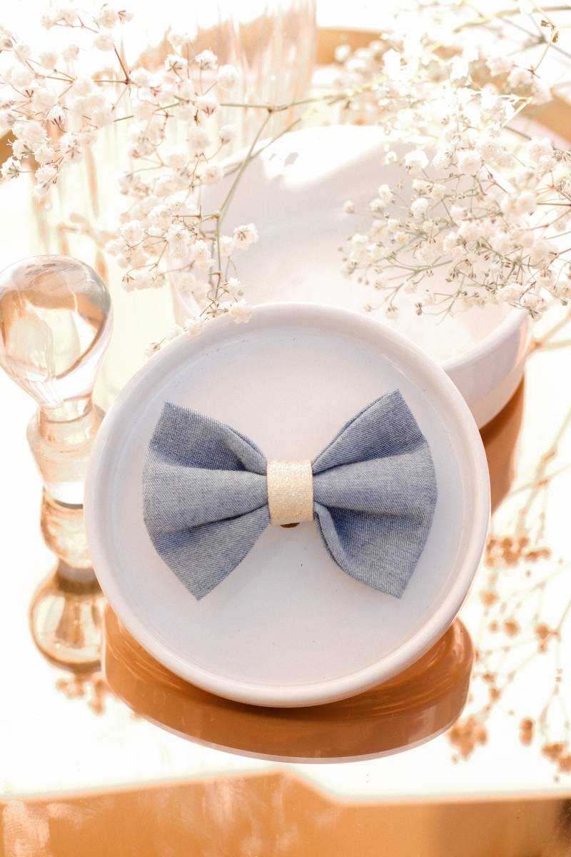 Hellblauer Und Goldener Clip-On-Knoten von GaelleHayme