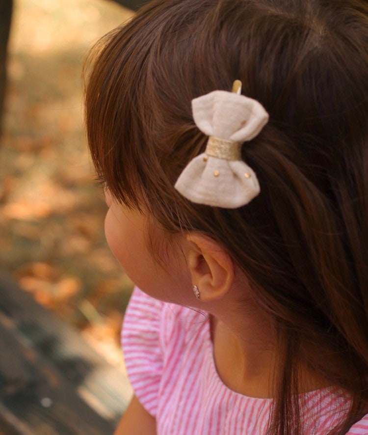Knoten Aus Stoff Auf Krokodile Und Goldene Klammer von GaelleHayme
