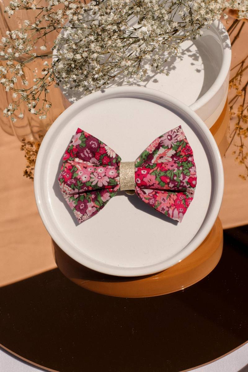 Knoten Clipser Rosa Fushia Und Grüne Baumwoll-Wiese von GaelleHayme