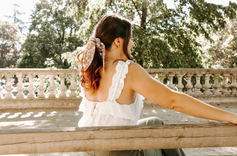 Korallenroter Blumenschal-Scrunchie, Khakigrün von GaelleHayme