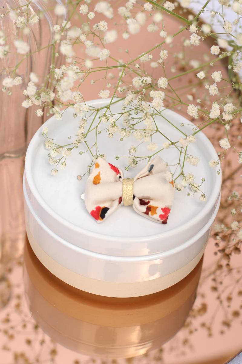 Minus, Knoten Klemme Krokodile Satin Terrazzo Rot Und Gelb Ocker von GaelleHayme