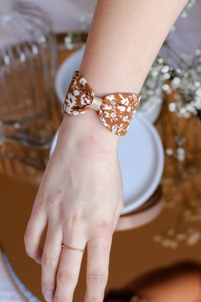 Orange-Gelbe Manschette Mit Lila Herzblüten Orange-Gelbe Manschette Mit Lila Herzblüten von GaelleHayme