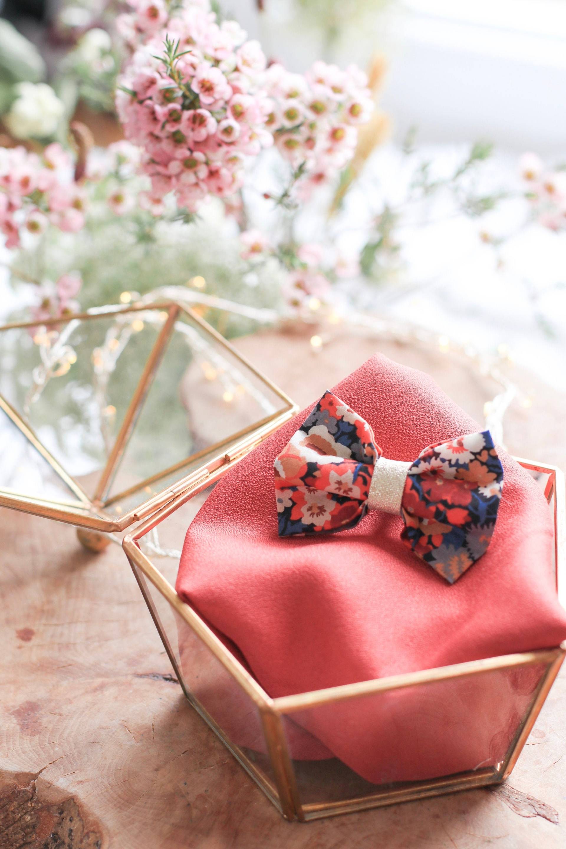 Pin Es Blumendruck Blau, Terracotta Zentriert Goldfarben Oder Koordiniert // Unisex Pin Es Blumendruck Blau, Terracotta Zentriert Goldfarben Oder Koordiniert // Unisex von GaelleHayme