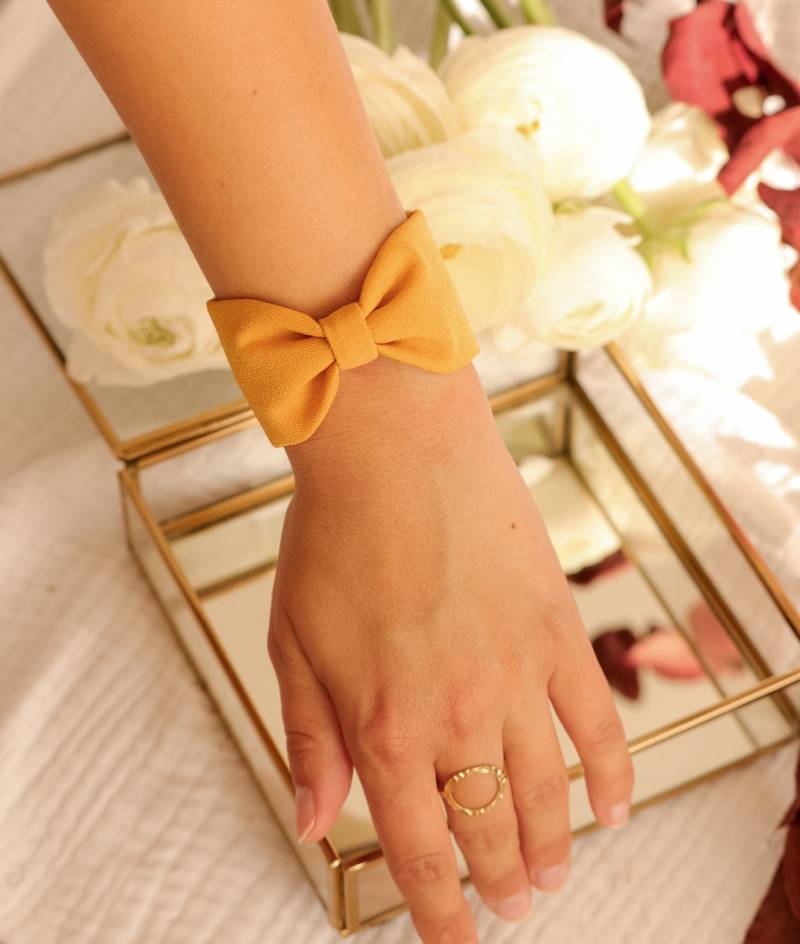 Senf Crepe Manschette von GaelleHayme