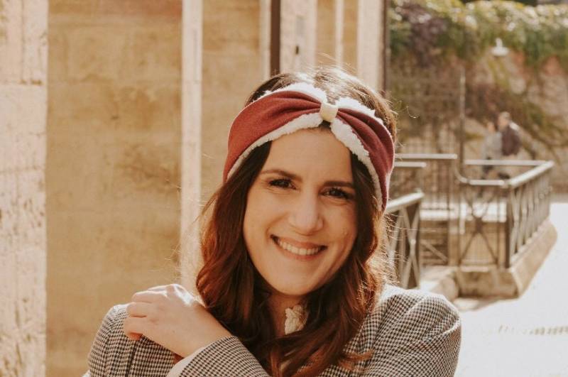 Warmes Stirnband Aus Halbweißem Fleece Und Glitzernd Weinrotem Jersey von GaelleHayme