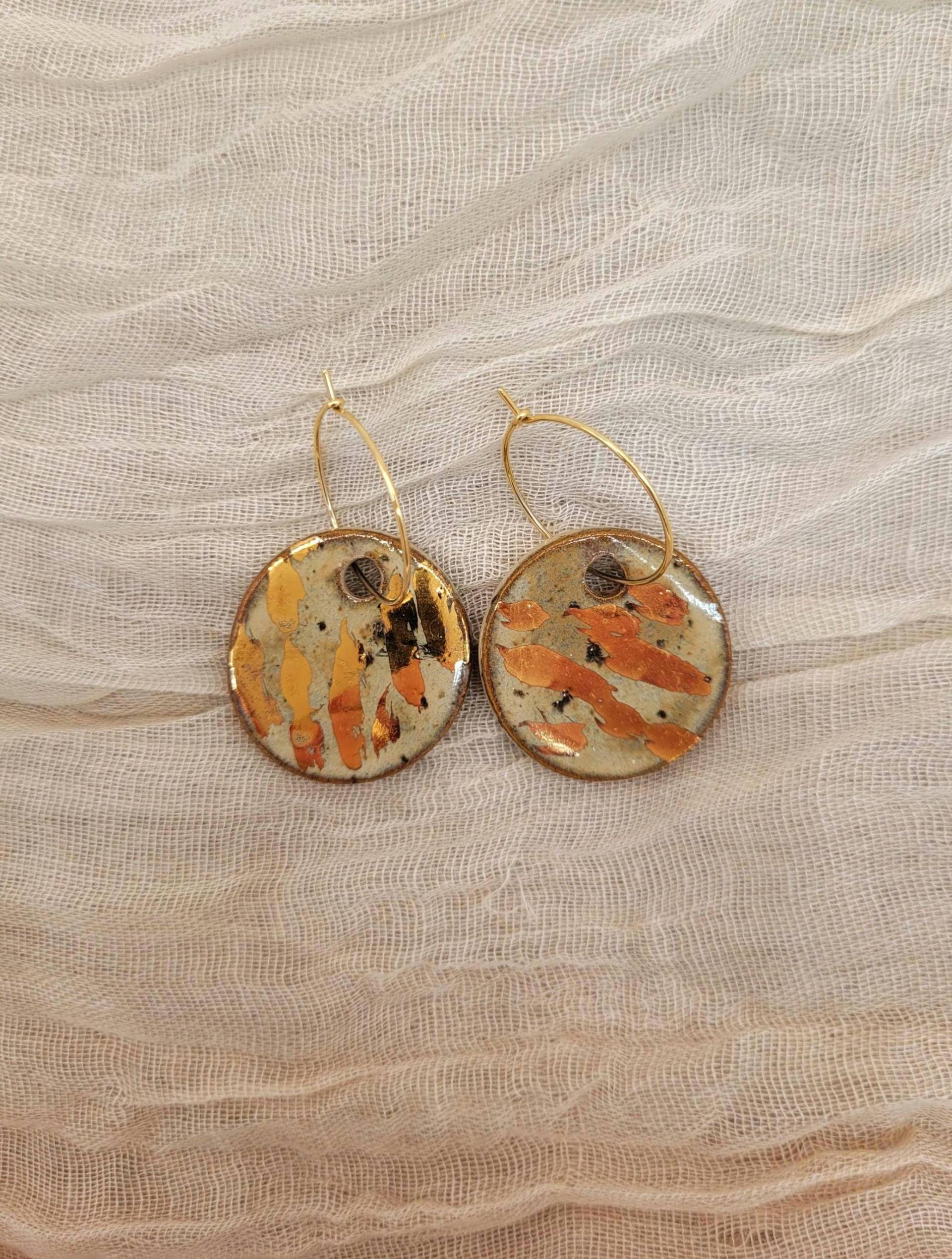Ohrringe/Ohrhänger Aus Porzellan Mit Echtgold Verziert in Beige Und Gold Glänzend Rund Ohrringe/Ohrhänger Aus Porzellan Mit Echtgold Verziert in Beige Und Gold Glänzend Rund von GaertnerKeramik