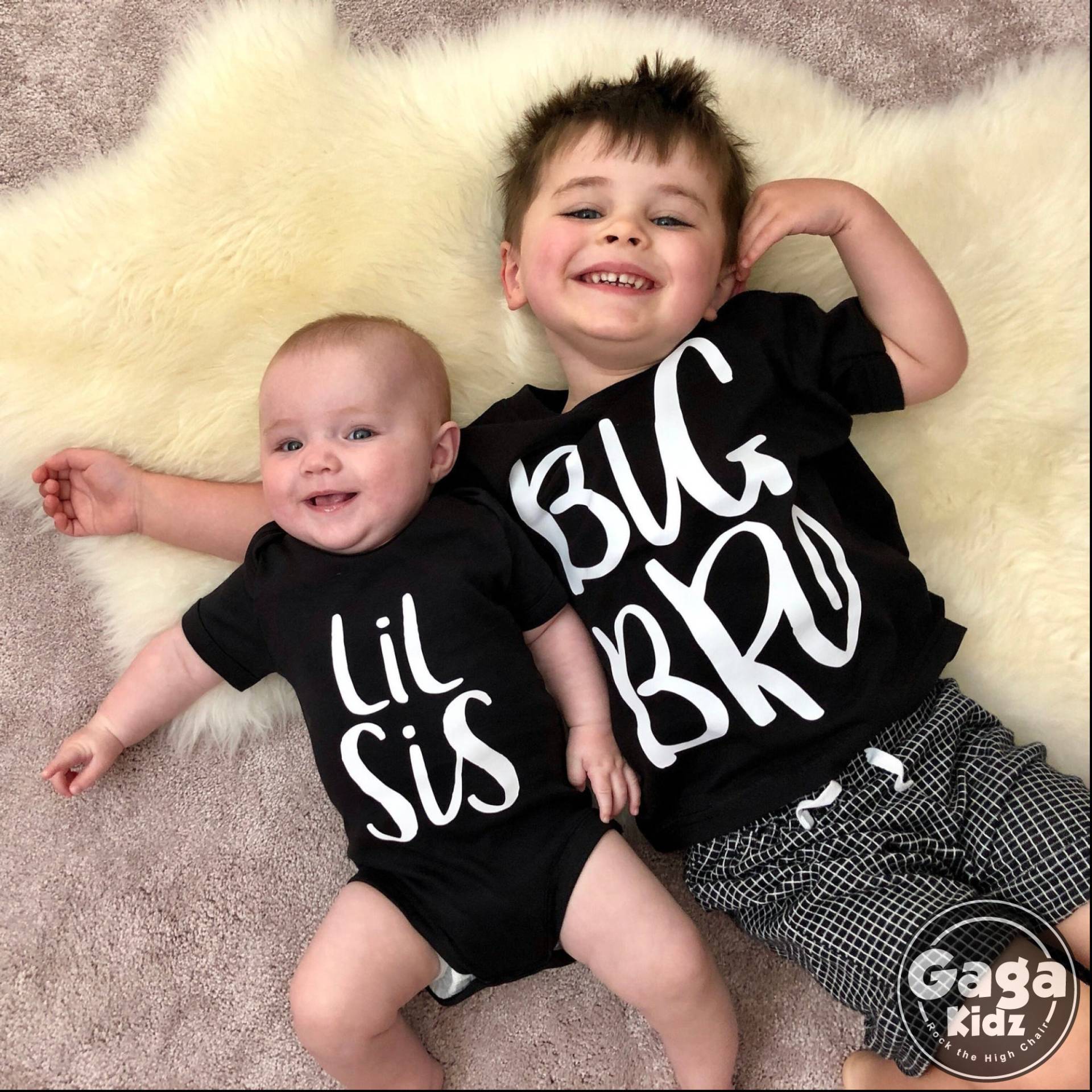 Big Bro Und Lil Sis Geschwister Set Passendes Baumwoll T-Shirt & Bodysuit Big Bro Und Lil Sis Geschwister Set Passendes Baumwoll T-Shirt & Bodysuit von GagaKidz