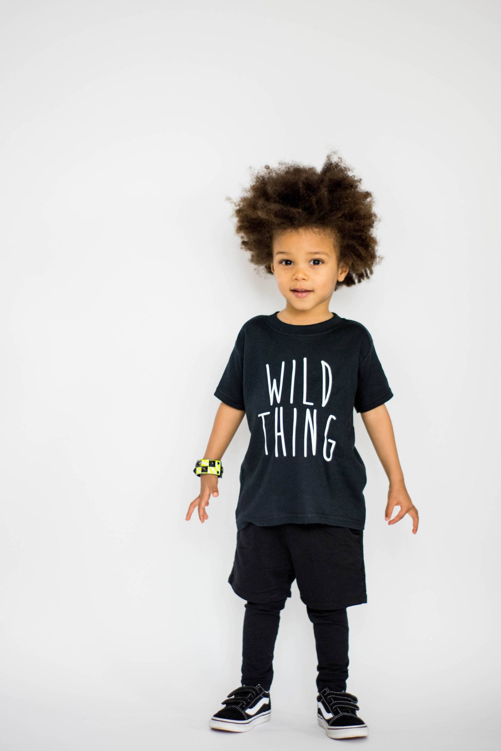 Wild Thing Kinder & Baby Tshirt, One Shirt Geschenk Für Und Kind, Trendy Kleidung Schwarz Child von GagaKidz