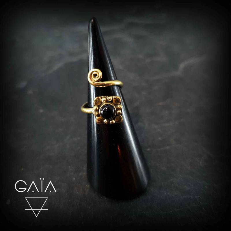 Verstellbarer Zehenring Aus Messing Mit Edelstein Im Boho-stil von GaiaExperience