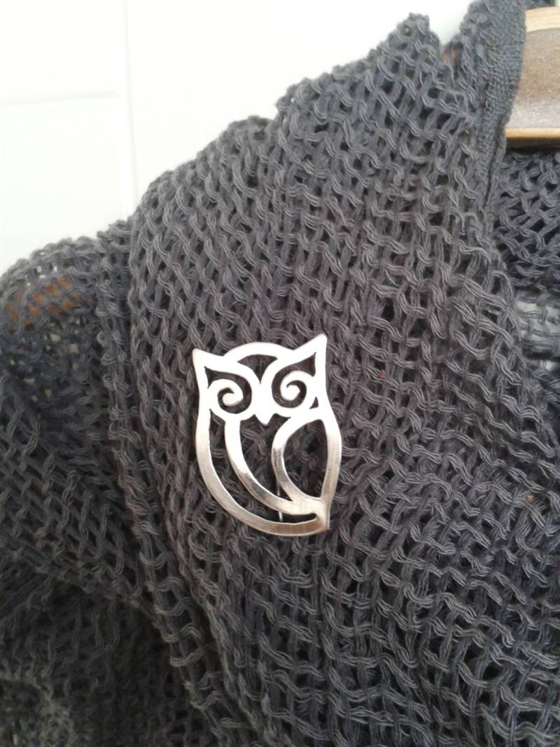 Eule Brosche Sterling Silber, Weihnachtsgeschenk, Pin, Silber Geschenk Für Eulen-Liebhaber, Tier Schmuck, Zubehör, Eulen Schmuck von GaiaJewelryDesign