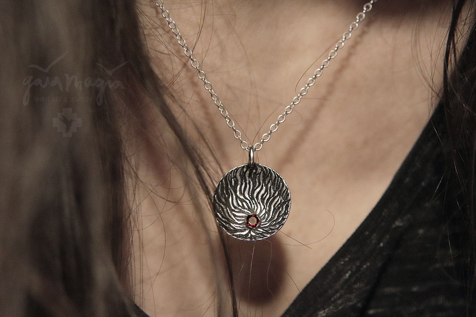 Flammen Anhänger Innere Flamme Mit Granat, Amulett in Silber, Göttinnen Spirit von GaiamagiaSpiritArt