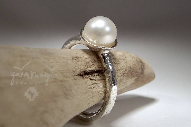Verlobungsring Lichtbringer in Silber Mit Perle, Edler Perlring, Ausgefallener Verlobungsring, Ring Der Kraft von GaiamagiaSpiritArt
