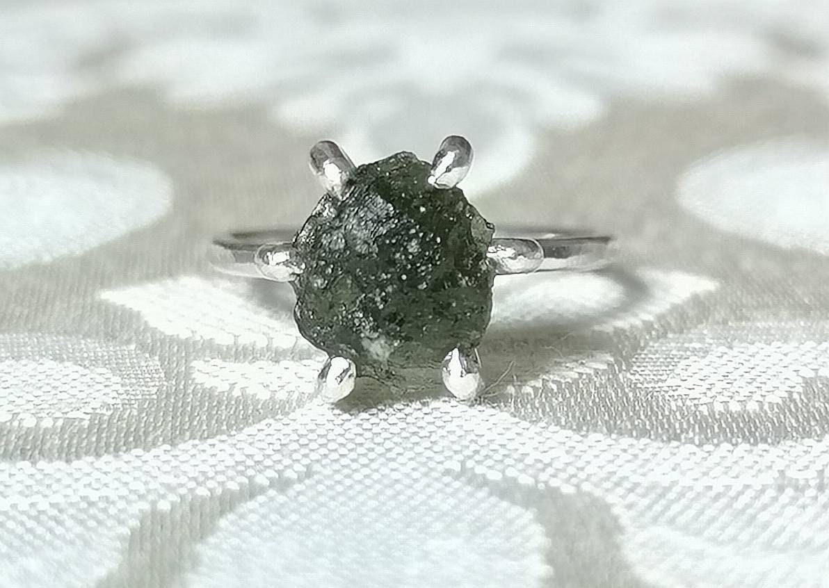 Echter Moldavit Ring - Meteoritenglas Handgemachter Rohedelstein Natürlicher Tektit Schmuck Meditations Echter Moldavit Ring - Meteoritenglas Handgemachter Rohedelstein Natürlicher Tektit Schmuck Meditations von GaiasCandy