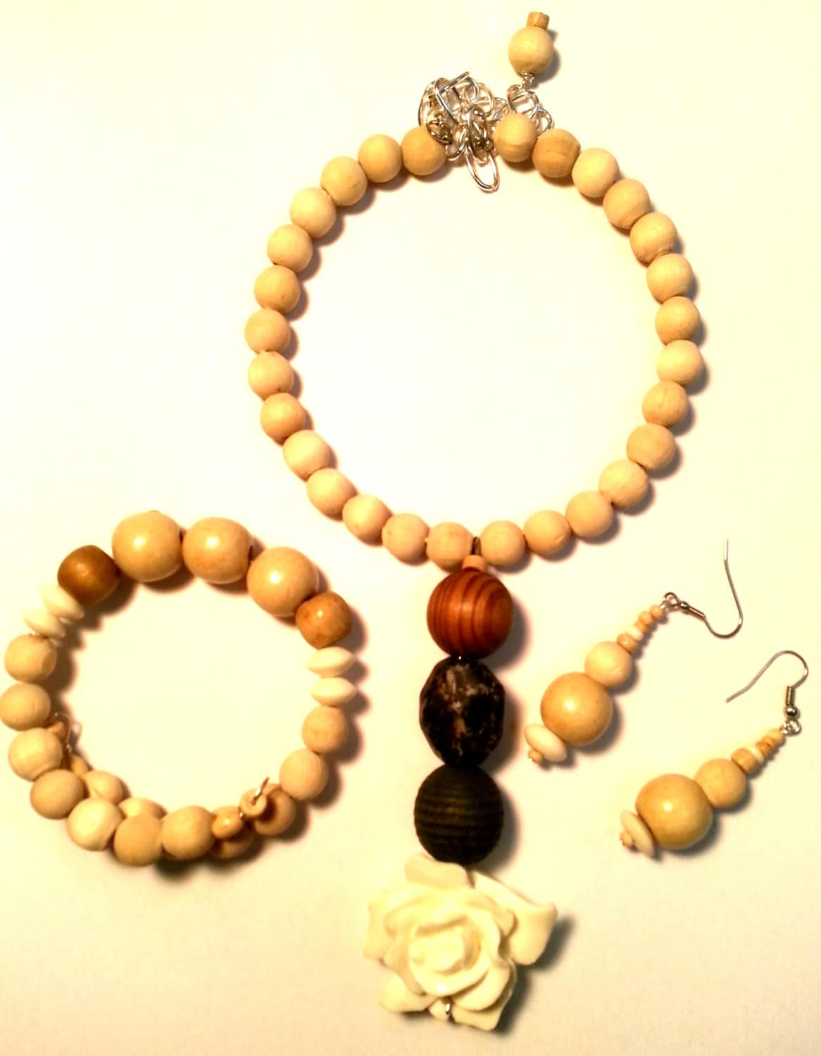 Knochen Sie Farbigen Blumen Hängt Von Sortierten Hell Und Dunkel Aus Holz Perlen Verstellbare Halskette Mit Ohrringen Armband Knochen Sie Farbigen Blumen Hängt Von Sortierten Hell Und Dunkel Aus Holz Perlen Verstellbare Halskette Mit Ohrringen Armband von GailMadeItDesigns