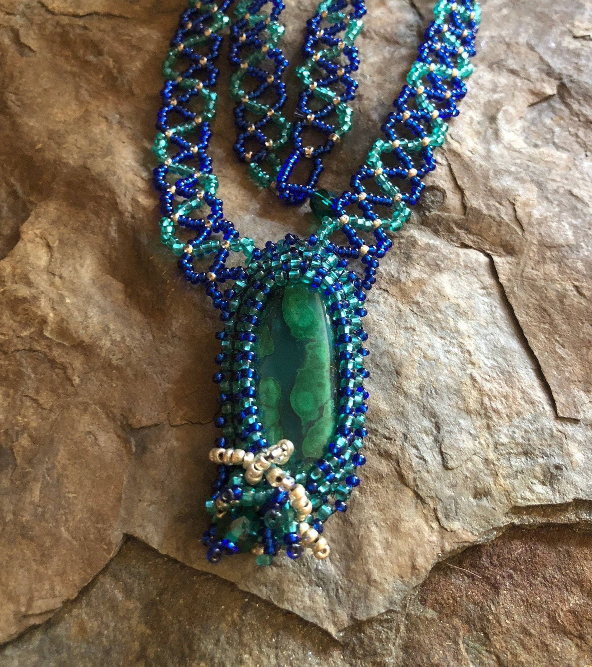 Handgemachte Perlenkette Malachit in Der Blume Mit Lace Weave Perlenkette von GailsDesignerJewelry