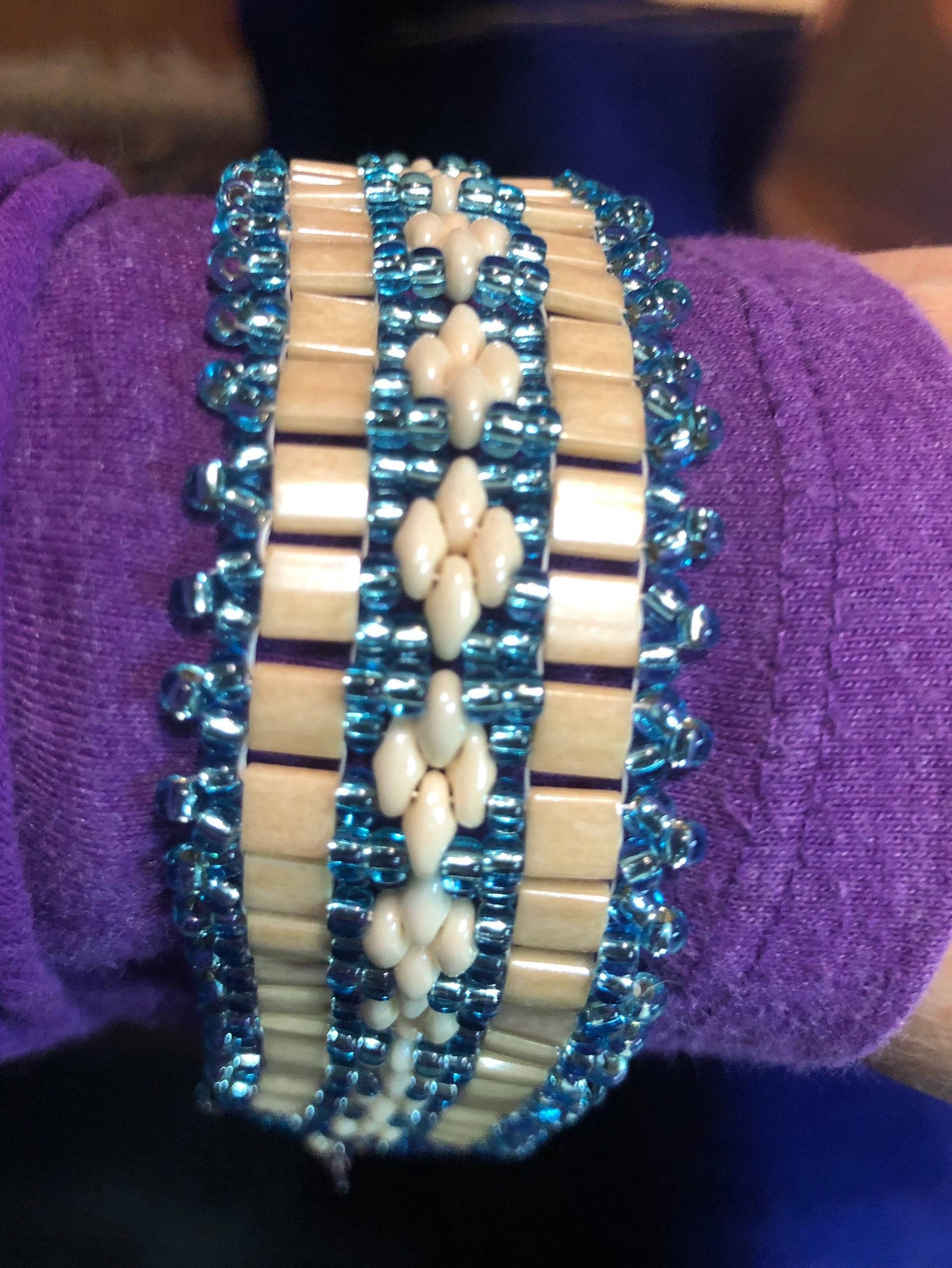 Handmade Perlen Armband Mit Breitem Band von GailsDesignerJewelry