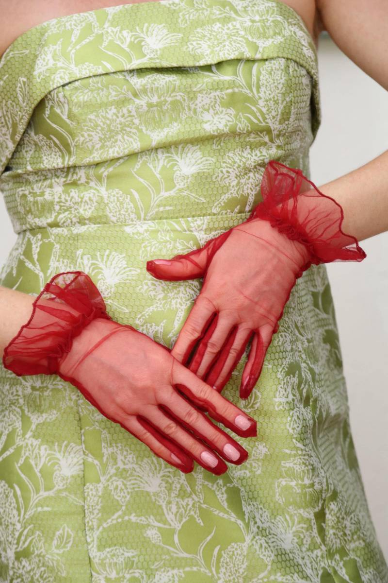 Dunkelrote Tüll Handschuhe Rüschen Handgelenk Länge Schiere Oper Burgund Kurze von GalaCharmStyle