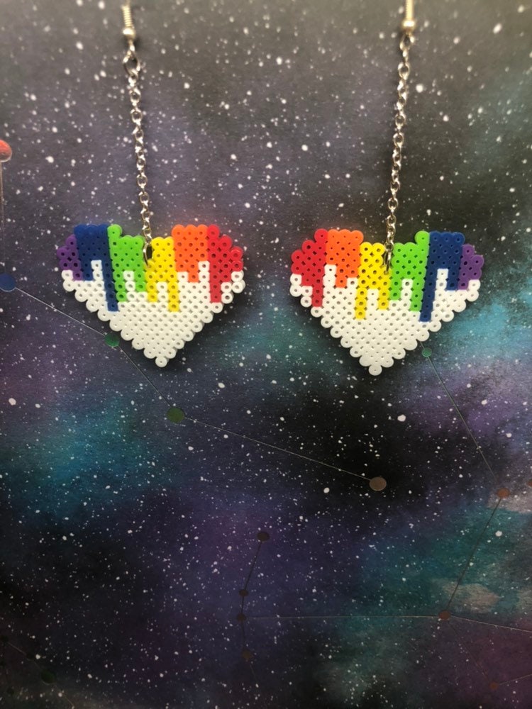 Regenbogen Tropfen Herz Ohrringe Regenbogen Tropfen Herz Ohrringe von GalacticBunz