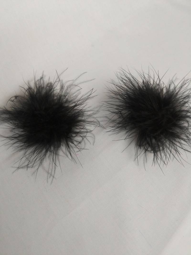 Schwarze Fuzzy Marabou Pom Haarspangen Schwarze Fuzzy Marabou Pom Haarspangen von GalacticBunz