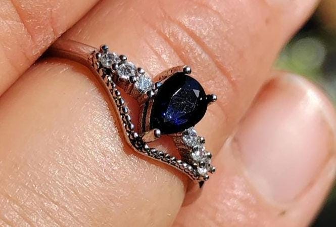 Blauer Saphir Silberring - Größe Anpassbar Blauer Saphir Silberring - Größe Anpassbar von GalacticDivineLotus