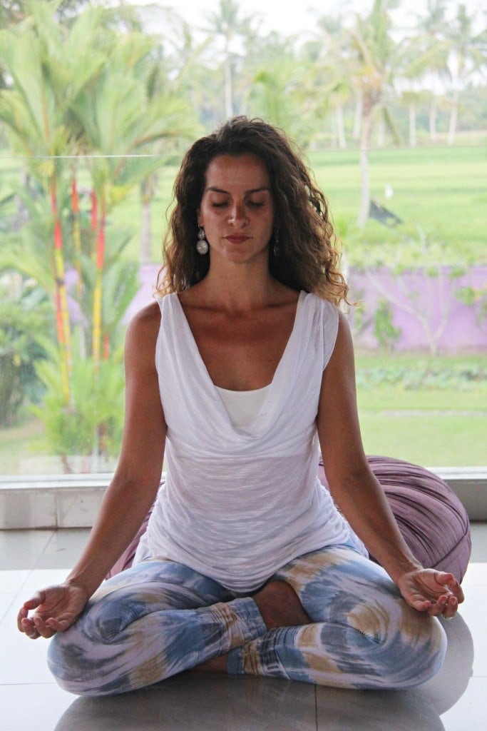 Drape Cohl Neck Top - Seitlicher Kordelzug Detail Ärmelloses Shirt Mit Tiefem Ausschnitt von GalacticGoddessBali