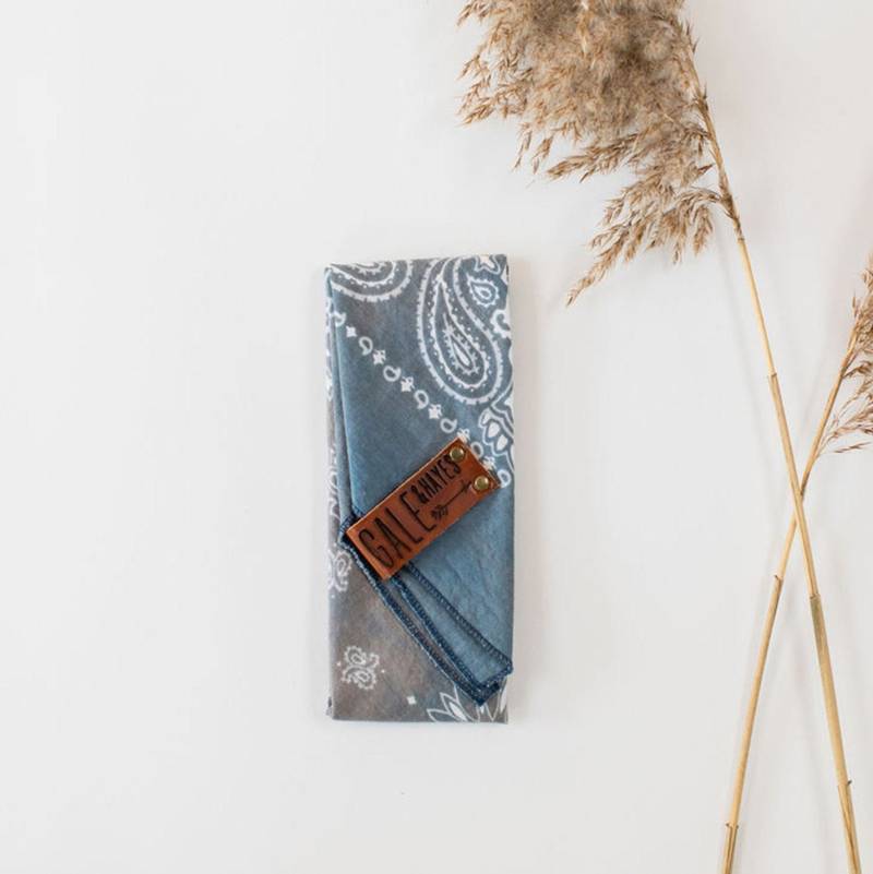 Bandana Mit Lederschlaufe | Individualisierbar Distressed Blue Bandana Mit Lederschlaufe | Individualisierbar Distressed Blue von GaleandHayesLeather