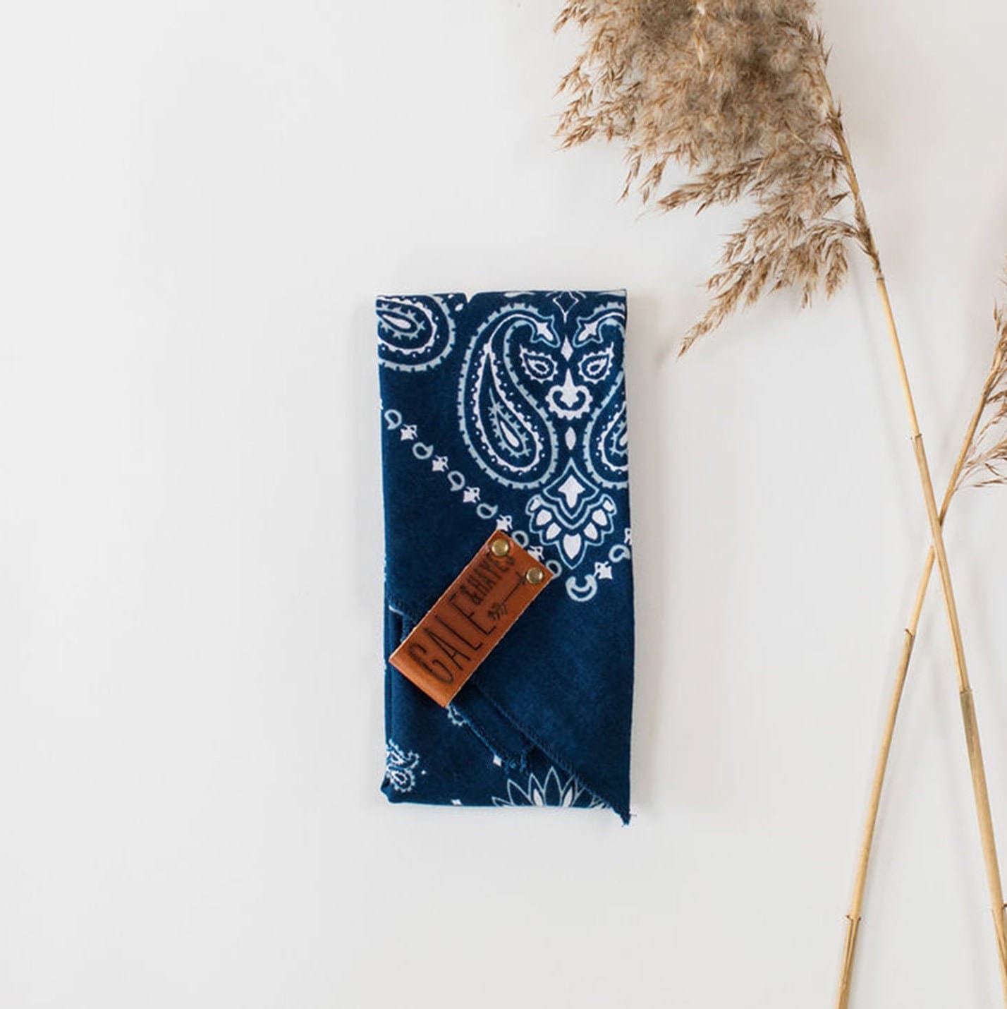Bandana Mit Lederschlaufe | Individualisierbar Navy Bandana Mit Lederschlaufe | Individualisierbar Navy von GaleandHayesLeather