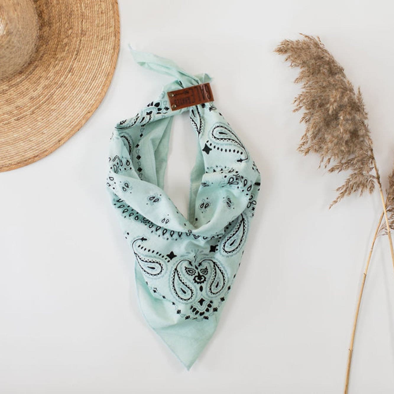 Bandana Mit Lederschlaufe | Individualisierbar Seabreeze Bandana Mit Lederschlaufe | Individualisierbar Seabreeze von GaleandHayesLeather