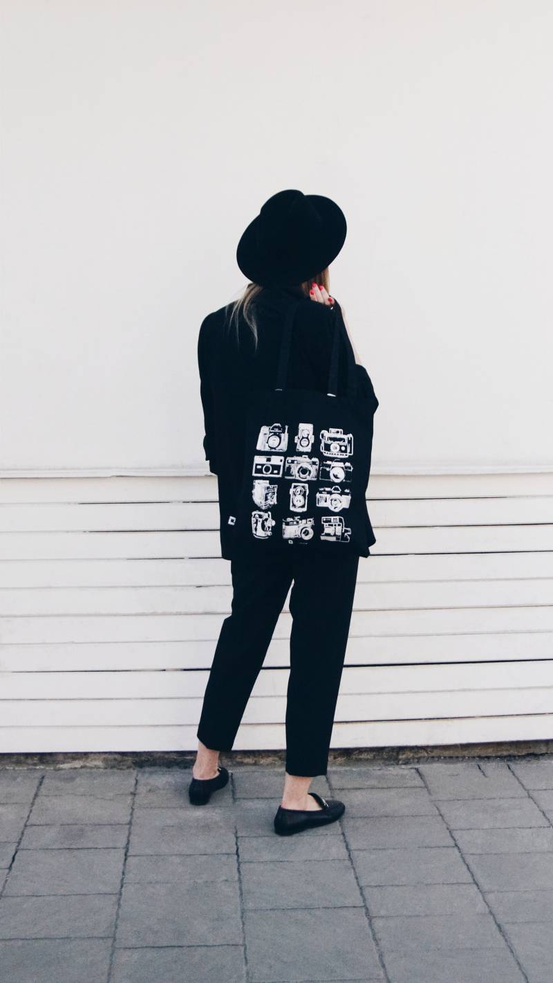 Bio-Baumwolle Schwarz; Vintage Kameras von GaleriaLueLue