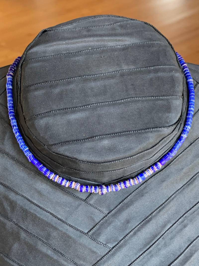 Antike Chevron Glasperlenkette Mit Silberverschluss von GalerieTrunz