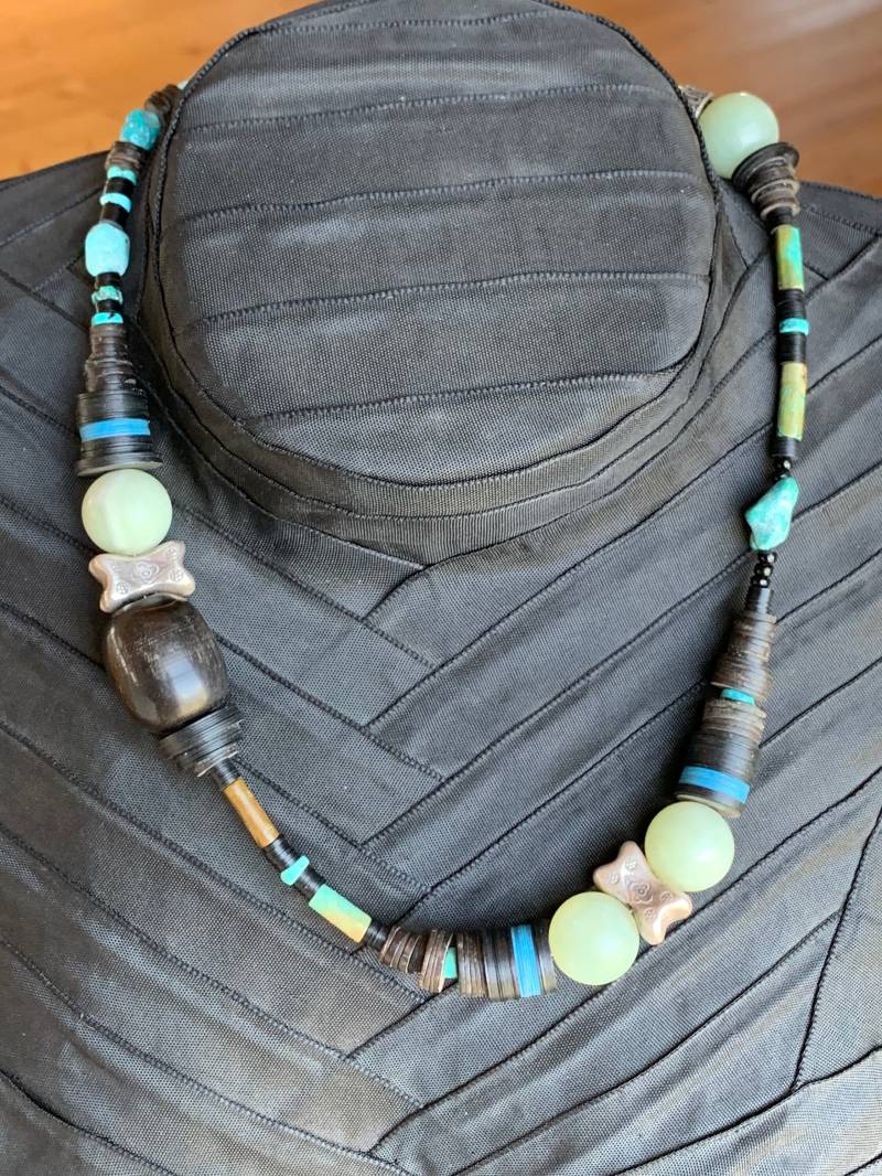 Antike Designer Kette Mit Jade, Türkis, Onyx, Kokosplättchen Und Antiken Glasperlen Antike Designer Kette Mit Jade, Türkis, Onyx, Kokosplättchen Und Antiken Glasperlen von GalerieTrunz