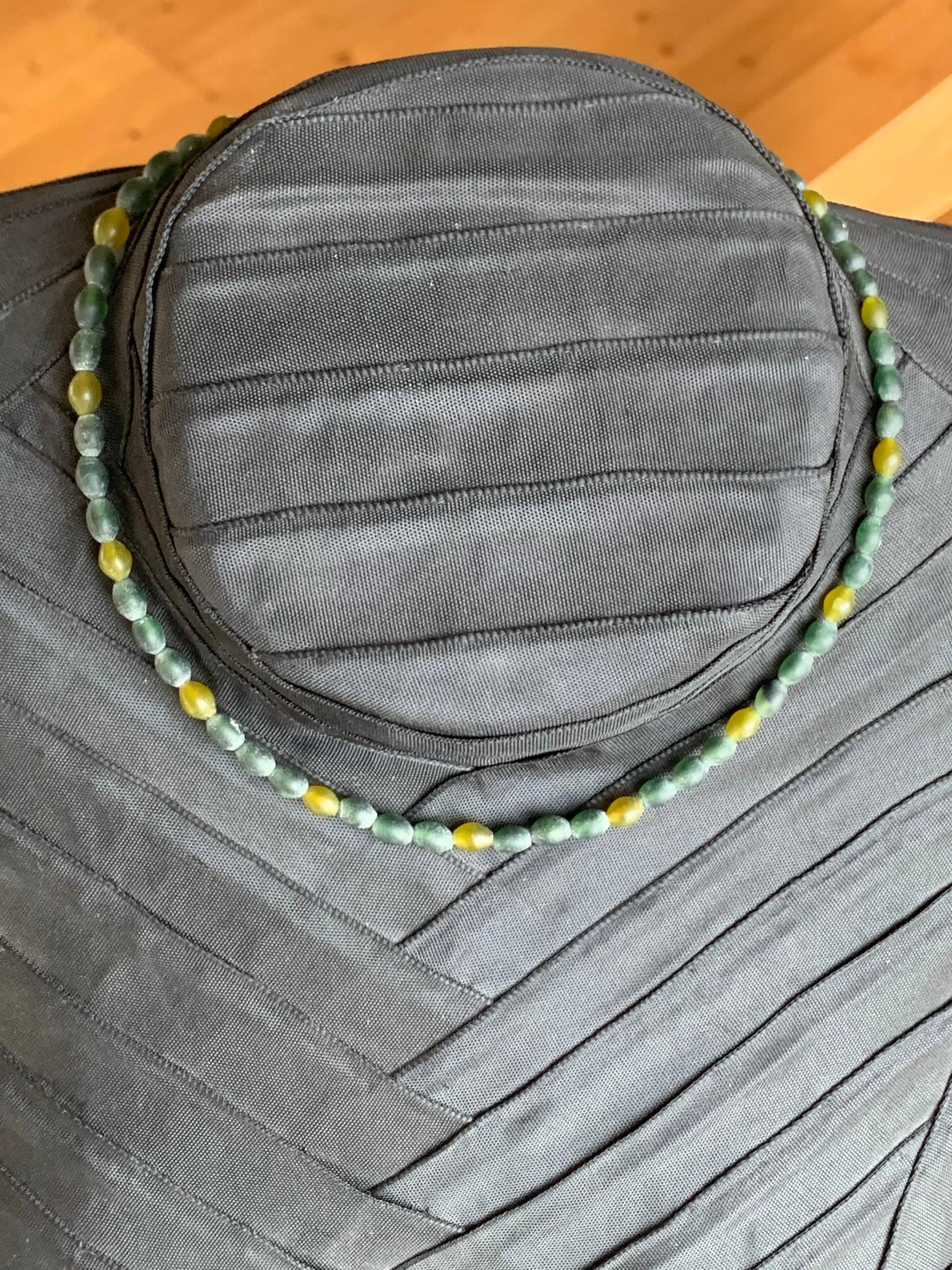 Edel Serpentin Halskette Mit Silberverschluss von GalerieTrunz