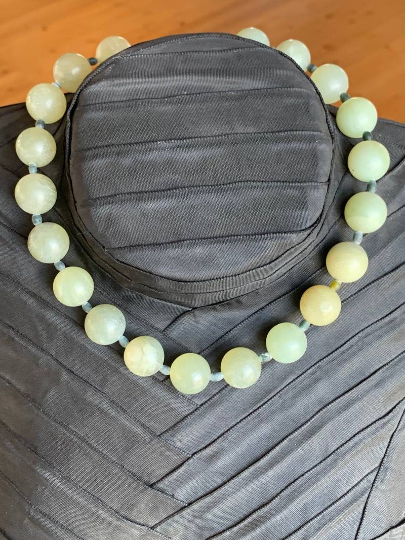 Edel Serpentin Kette Mit Silberverschluss Edel Serpentin Kette Mit Silberverschluss von GalerieTrunz