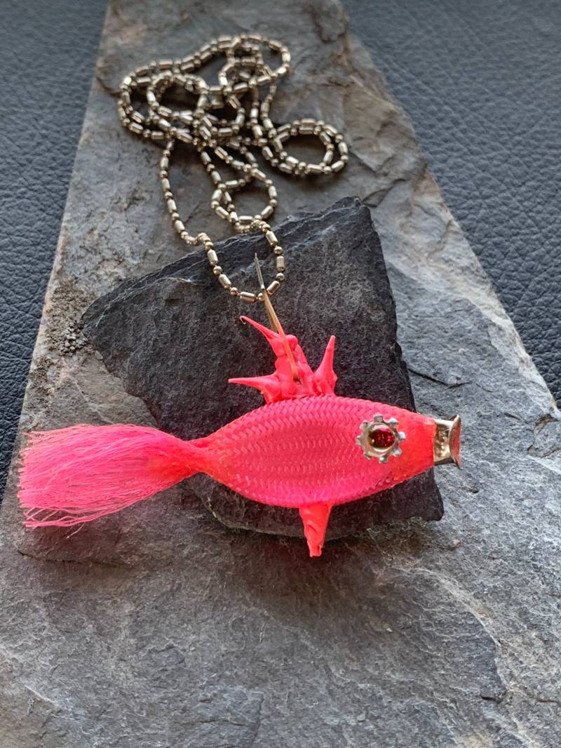 Silberhalskette Mit Fischanhänger Silberhalskette Mit Fischanhänger von GalerieTrunz