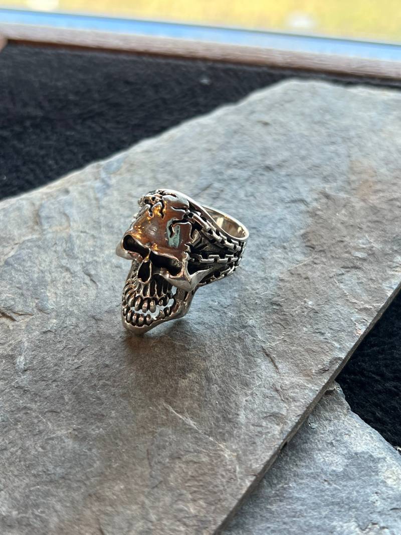 Totenkopf Silberring von GalerieTrunz