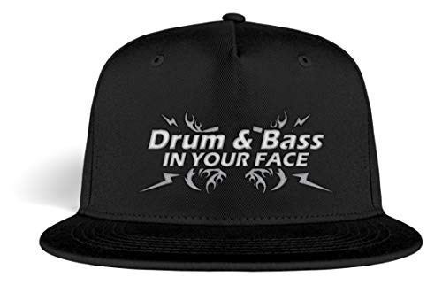 Galeriemode Drum & Bass in Your Face Basecap mit Spruch Bestickt lustig Kappe Snapback - Kappe -Einheitsgröße-Schwarz von Galeriemode