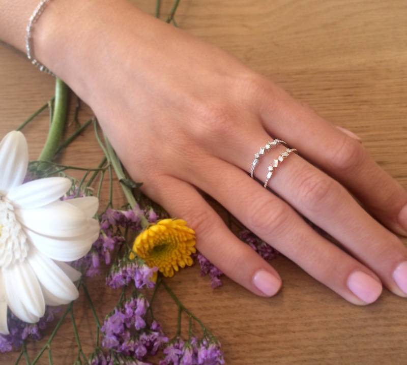 Baguette Ehering, Diamantring, Zierlicher Diamant Memory Ring, Stapel Halbe Ewigkeit, Stapelbar von GaliWarshai