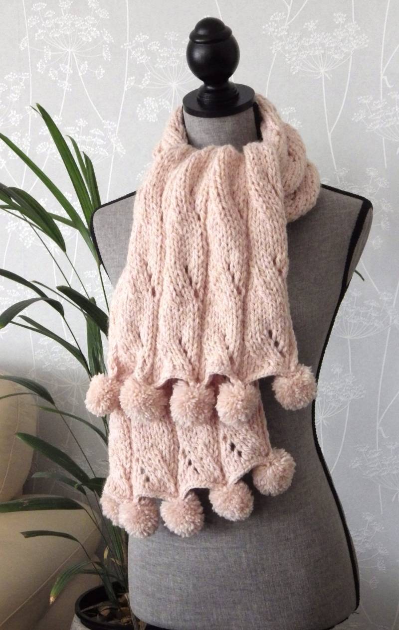 Spitze Blasser Rosa Schal Hand Gestrickter Frauen Klobiger Kragen Alltag Ewigkeit Schultern Wärmer Muttertag Einzigartiges Geschenk Für Sie von GalinaShawls