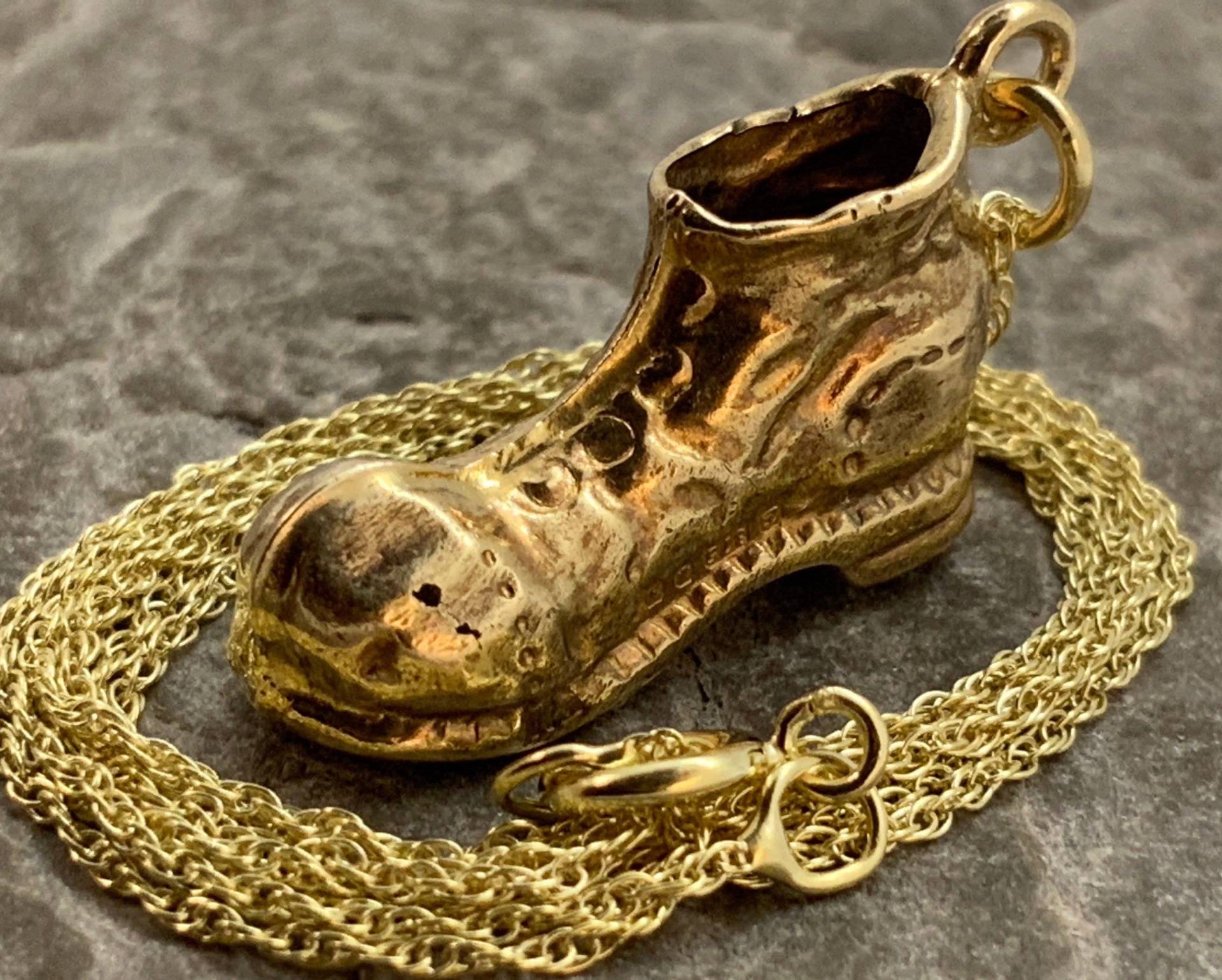 Vintage 9 Karat Gold Boot Anhänger Halskette Vintage 9 Karat Gold Boot Anhänger Halskette von GalleonTreasures